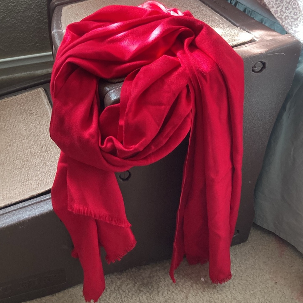 🌹Target Vibrant Red Scarf with Fringe Edges
